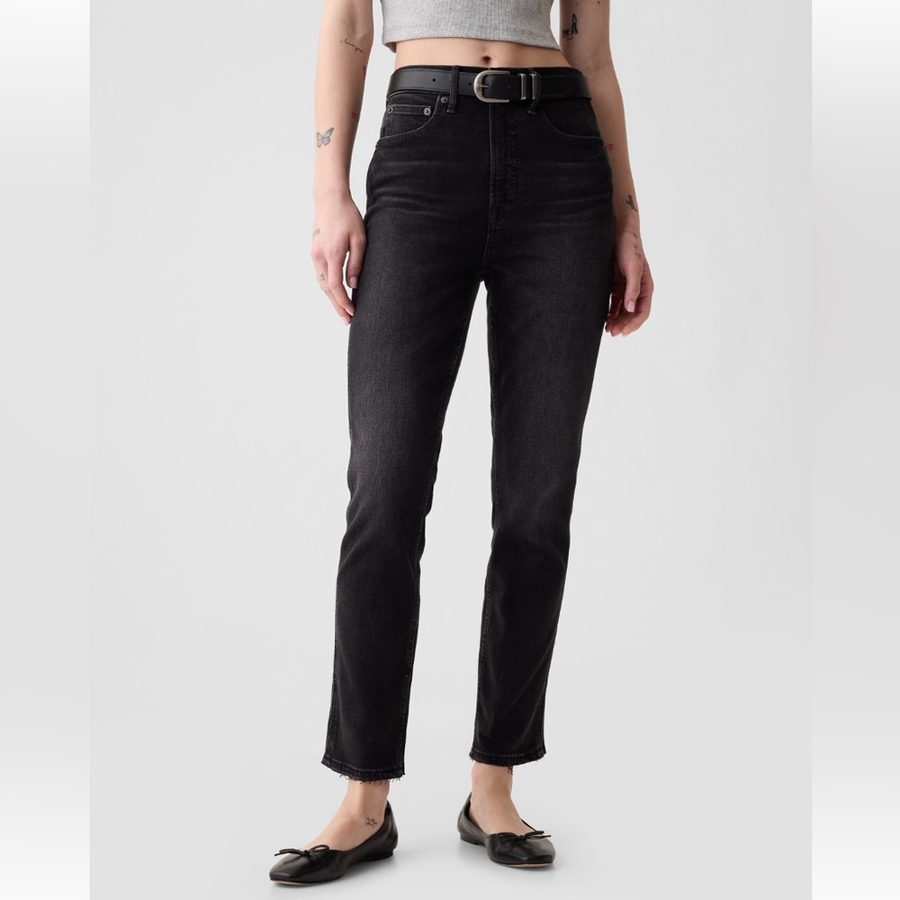 *SOLD* Gap Women's High Rise Vintage Slim Jeans- Washed Black